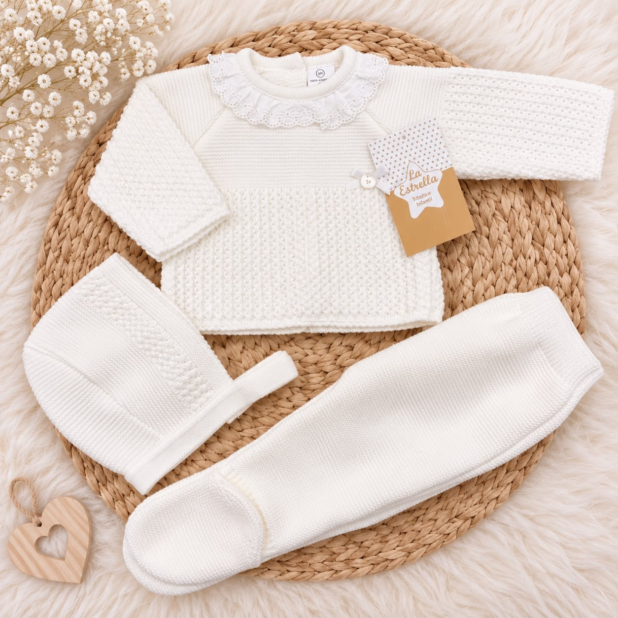 Conjunto tres piezas lana cuello bebé blanco