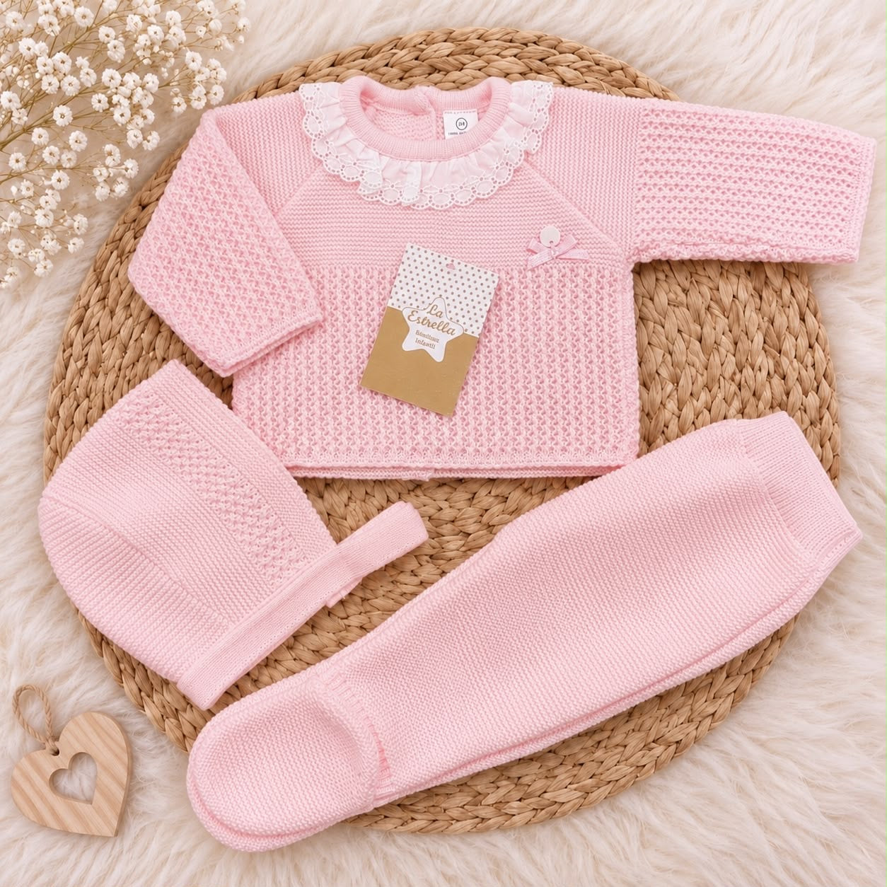 Conjunto tres piezas lana cuello bebé rosa