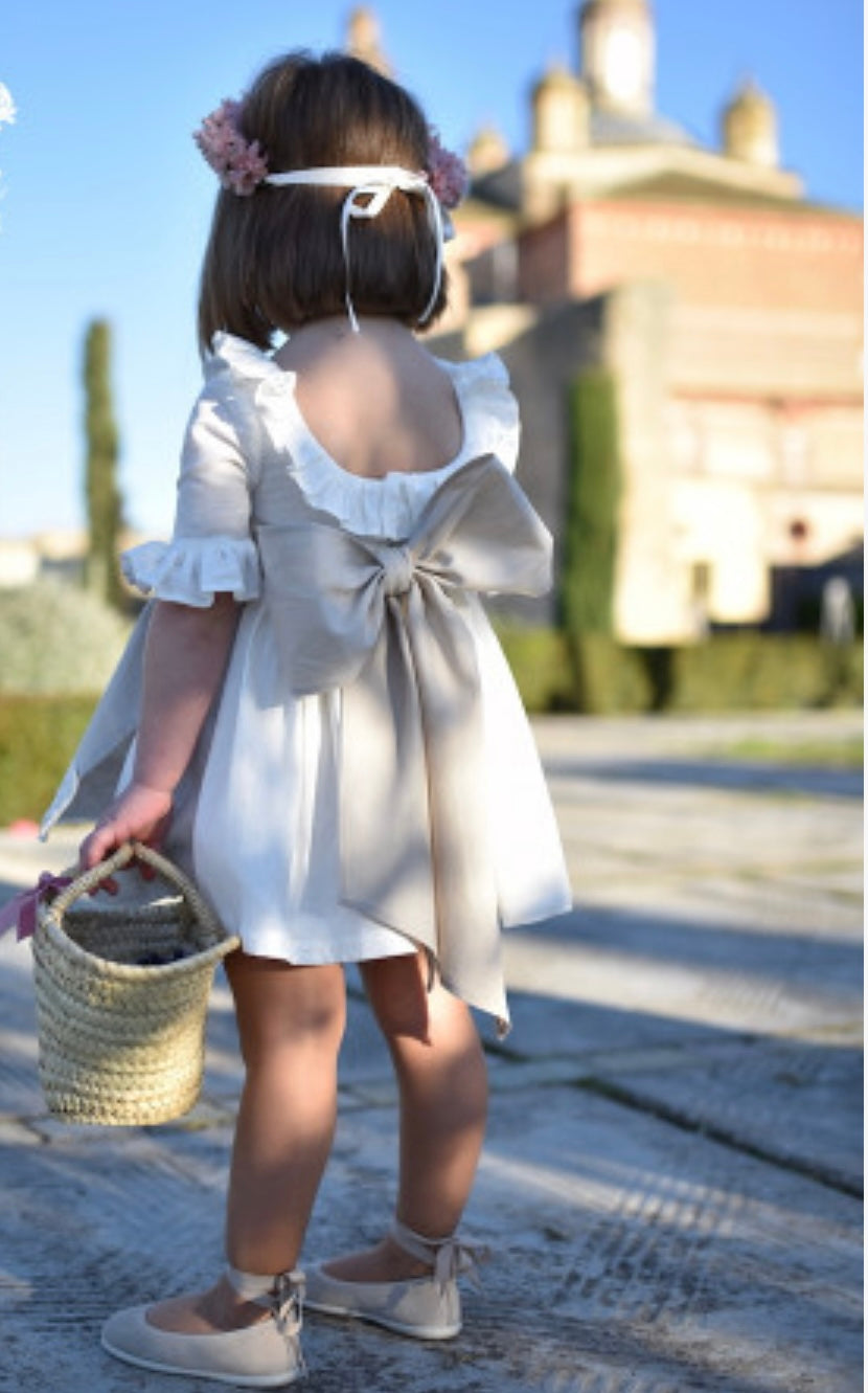 Vestido con delantal liso ‘Zoe’