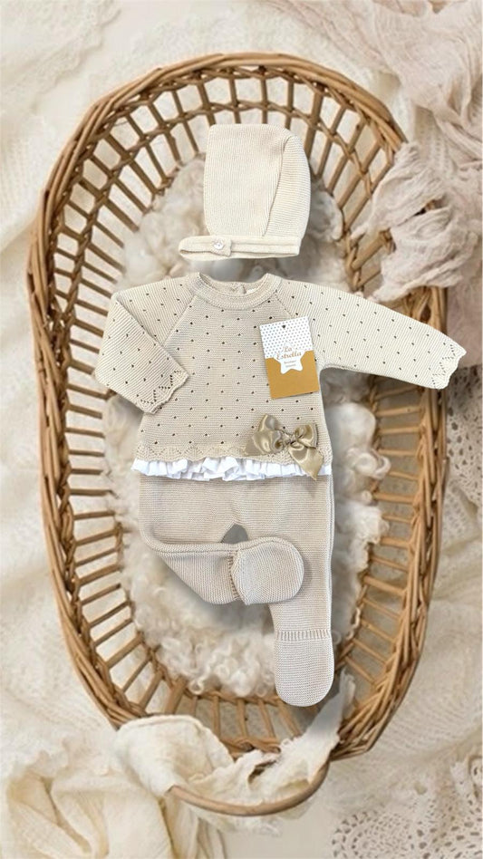 Conjunto hilo beige perforado